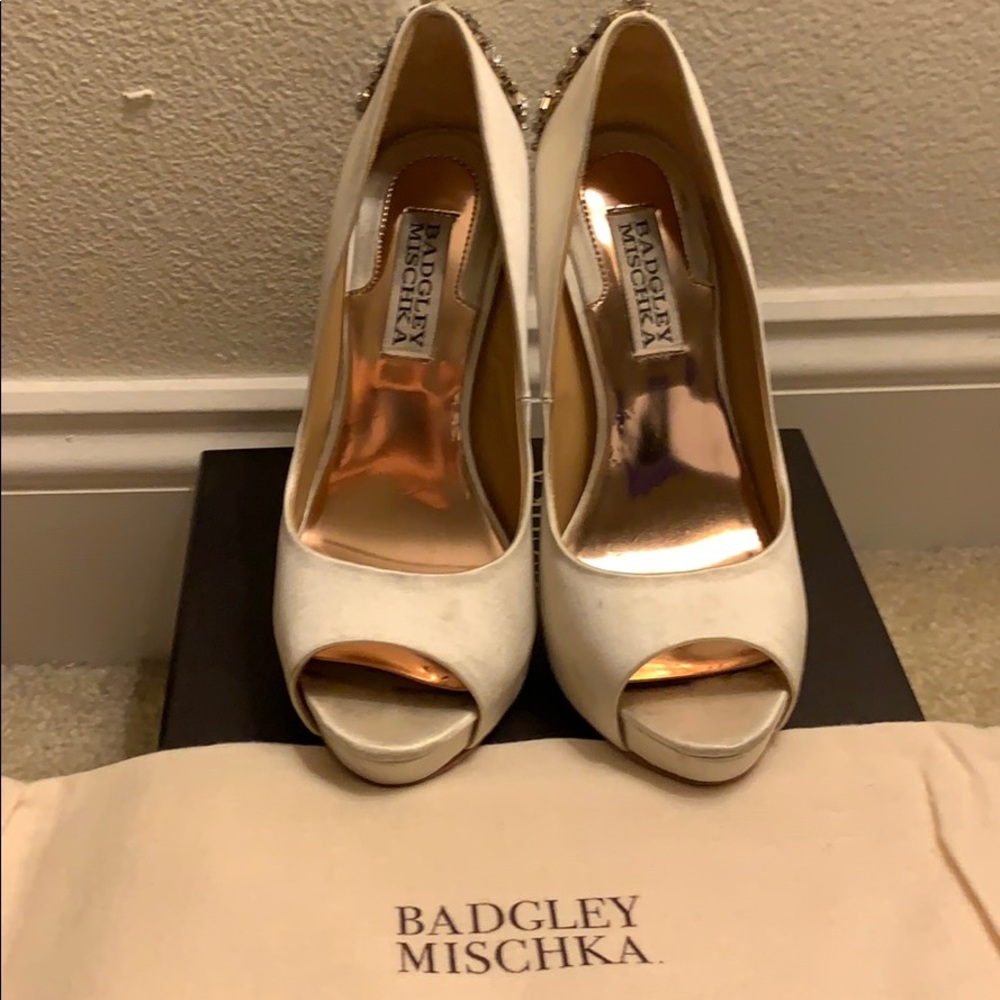 Badgley Mischka Kiara peep toe pumps